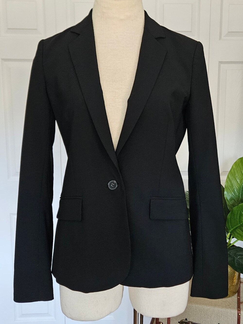 Theory Gabrielle Wool Blazer Suit Jacket Quiet Luxury Corporate Chic Size 4